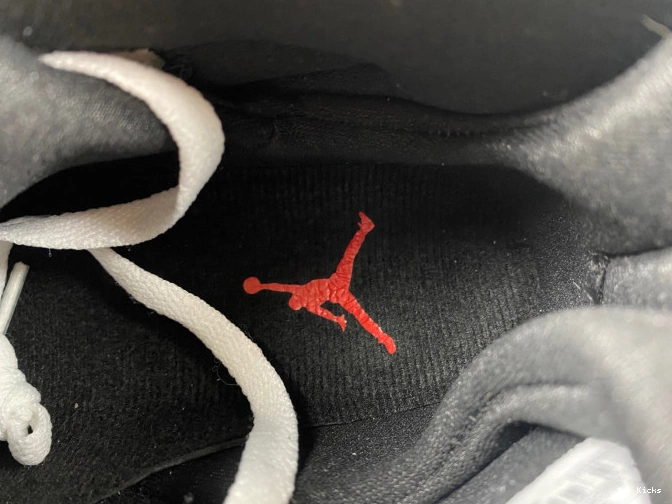 305381-103 Retro Bugs (2013) Jordan 8 Air Bunny 0707